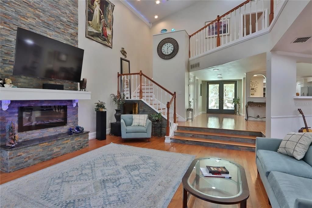 For Sale: $550,000 (3 beds, 3 baths, 3089 Square Feet)