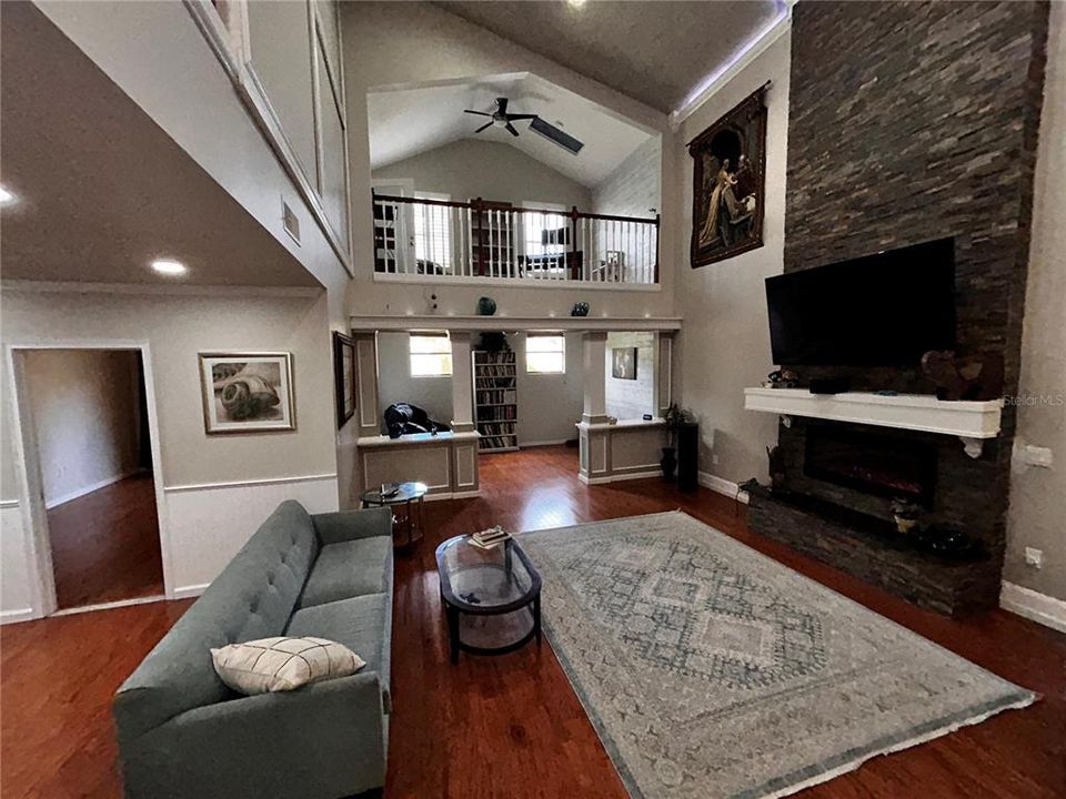 For Sale: $550,000 (3 beds, 3 baths, 3089 Square Feet)