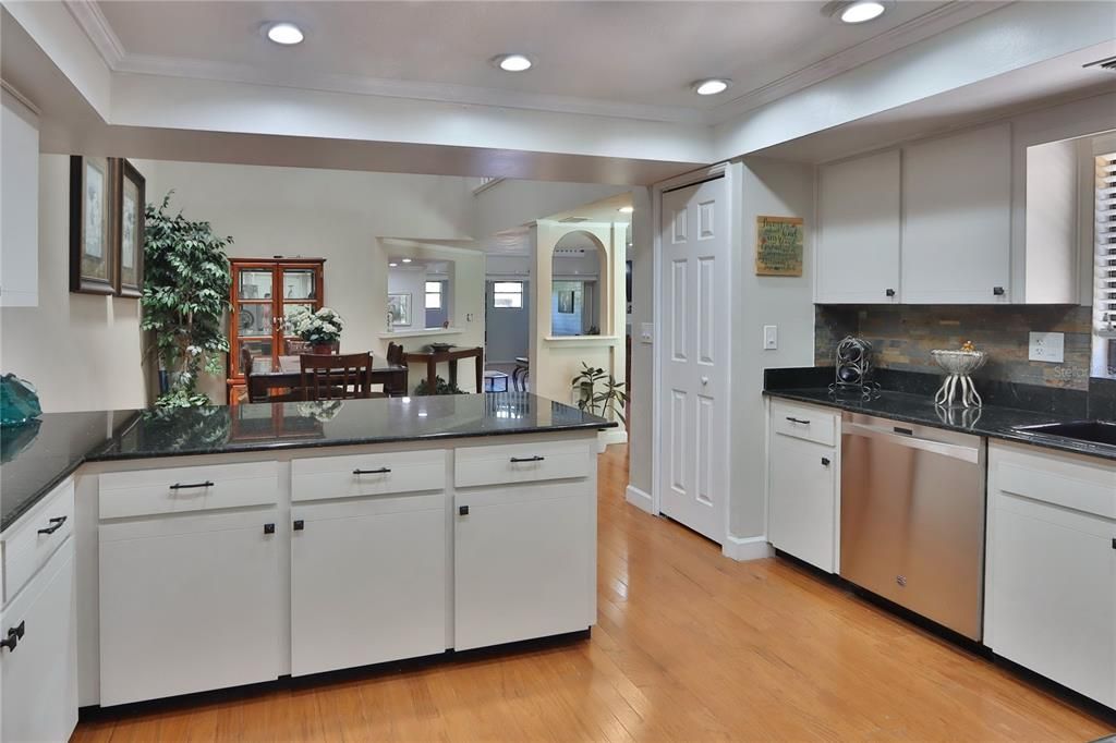 For Sale: $550,000 (3 beds, 3 baths, 3089 Square Feet)