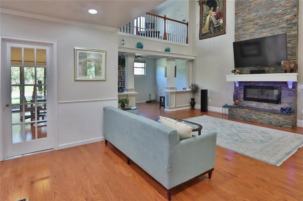 For Sale: $550,000 (3 beds, 3 baths, 3089 Square Feet)