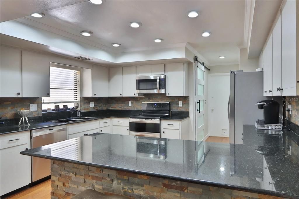 For Sale: $550,000 (3 beds, 3 baths, 3089 Square Feet)