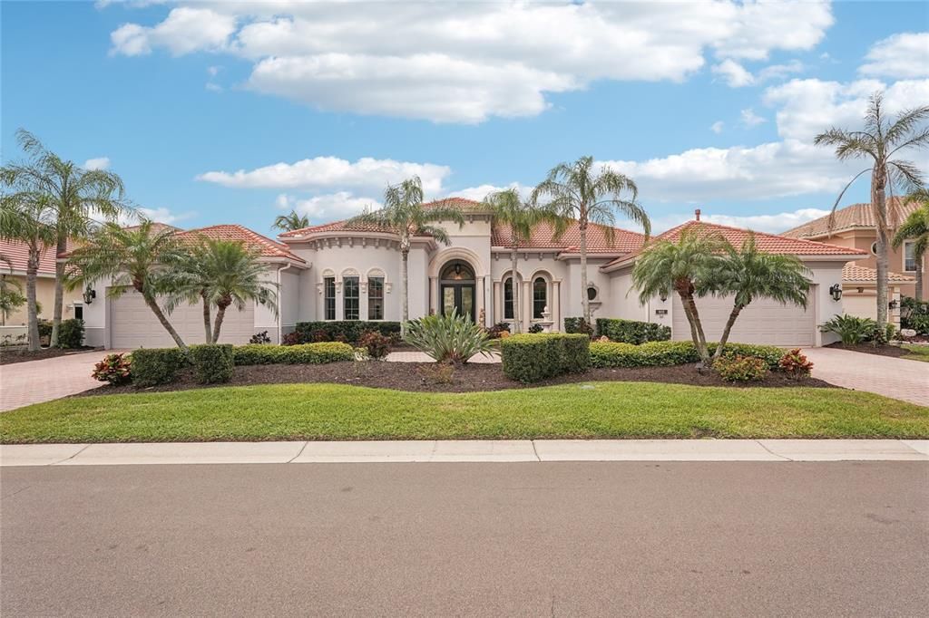 For Sale: $2,545,000 (4 beds, 4 baths, 4775 Square Feet)