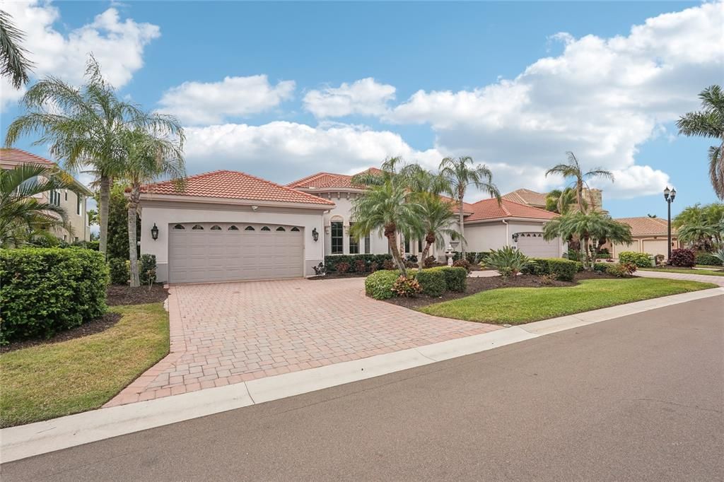 For Sale: $2,545,000 (4 beds, 4 baths, 4775 Square Feet)