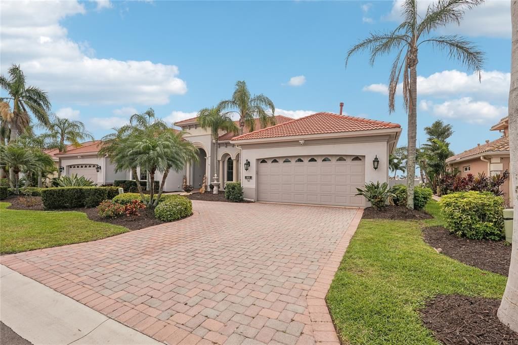 For Sale: $2,545,000 (4 beds, 4 baths, 4775 Square Feet)