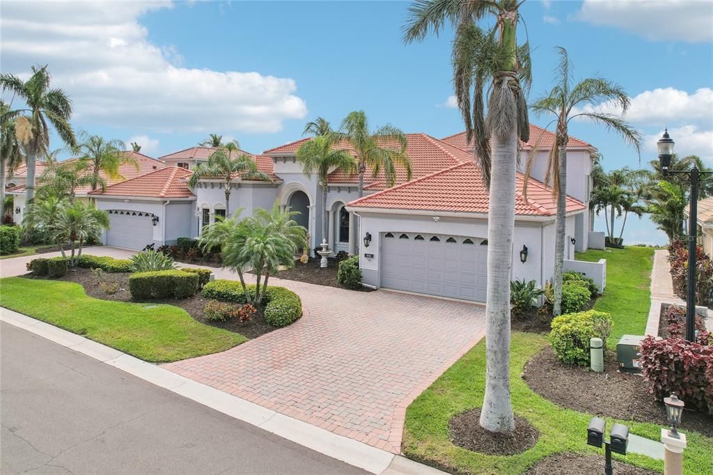 For Sale: $2,545,000 (4 beds, 4 baths, 4775 Square Feet)