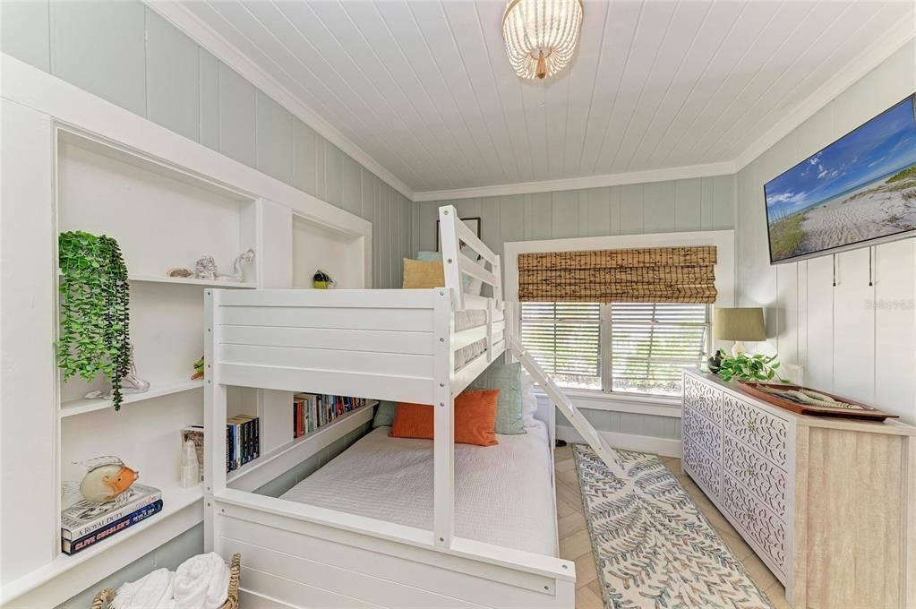 For Sale: $1,494,590 (3 beds, 2 baths, 1420 Square Feet)