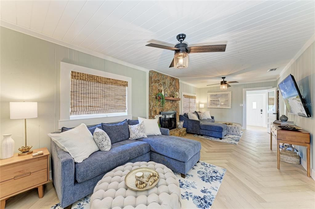 For Sale: $1,494,590 (3 beds, 2 baths, 1420 Square Feet)