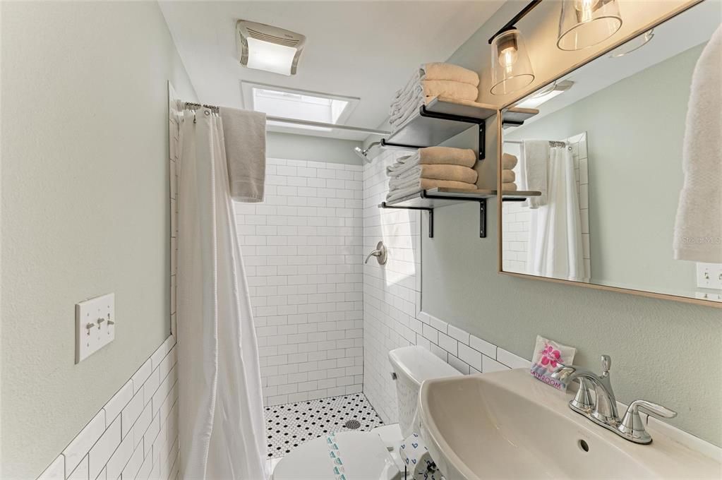 For Sale: $1,494,590 (3 beds, 2 baths, 1420 Square Feet)