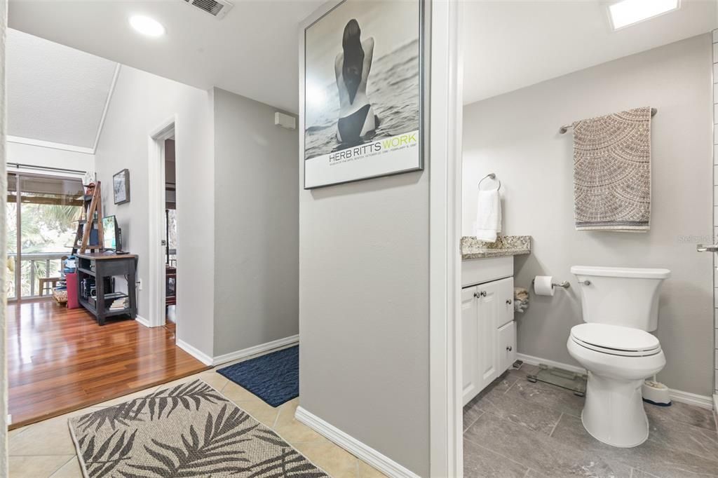 For Sale: $219,500 (2 beds, 2 baths, 982 Square Feet)