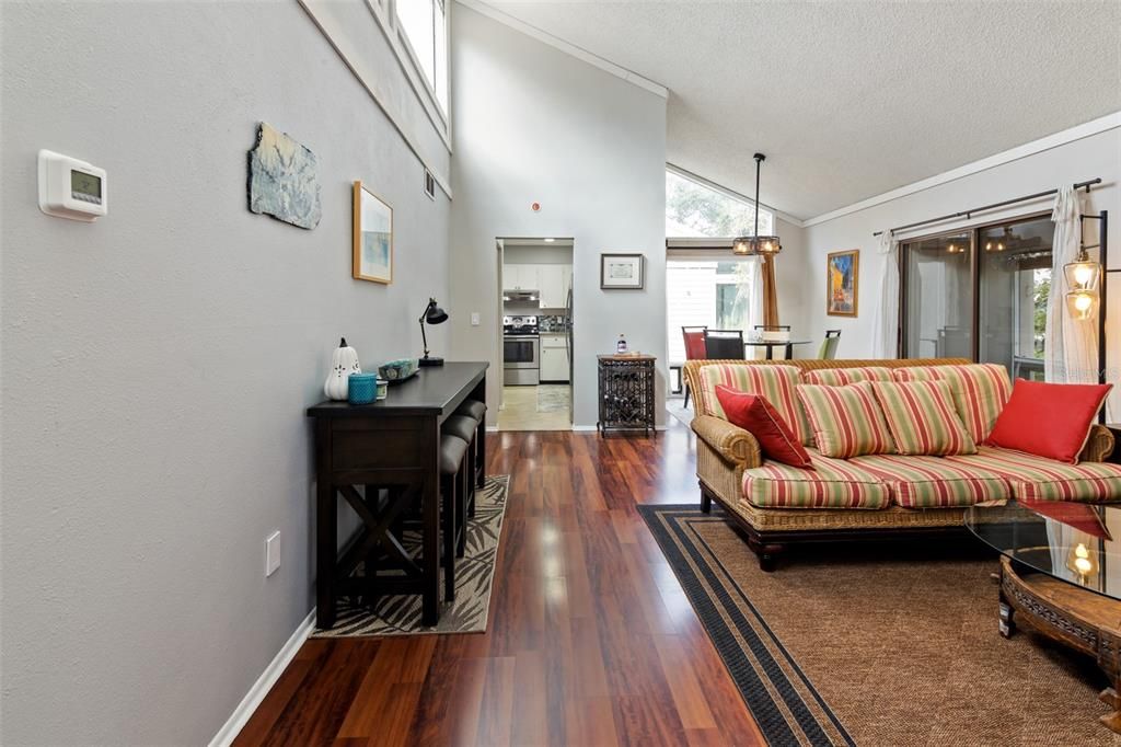 For Sale: $219,500 (2 beds, 2 baths, 982 Square Feet)