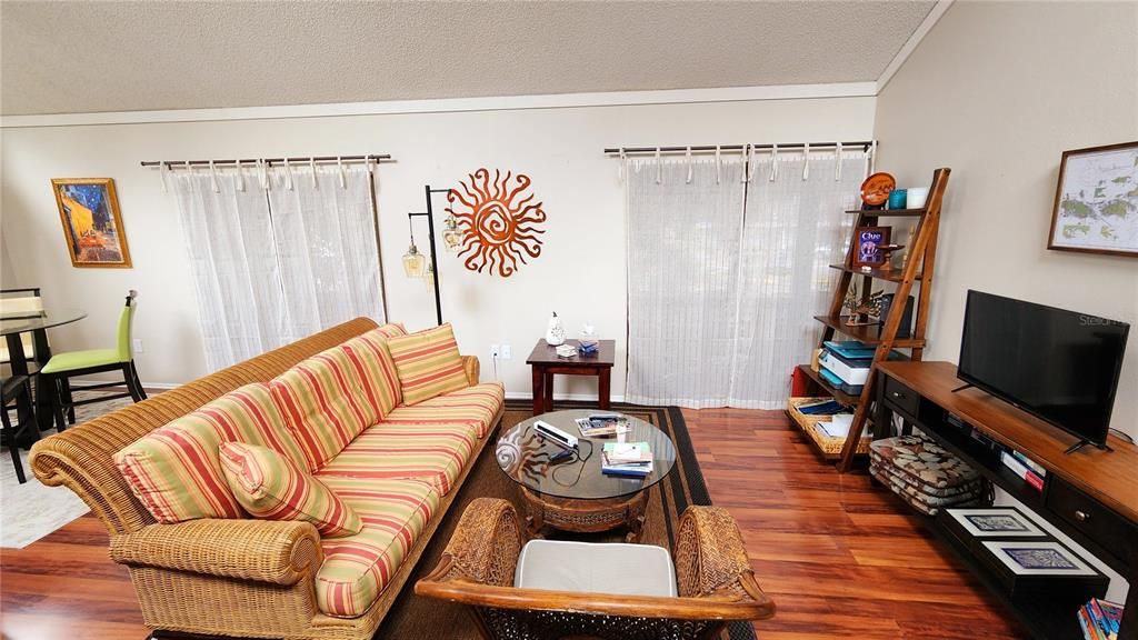 For Sale: $219,500 (2 beds, 2 baths, 982 Square Feet)