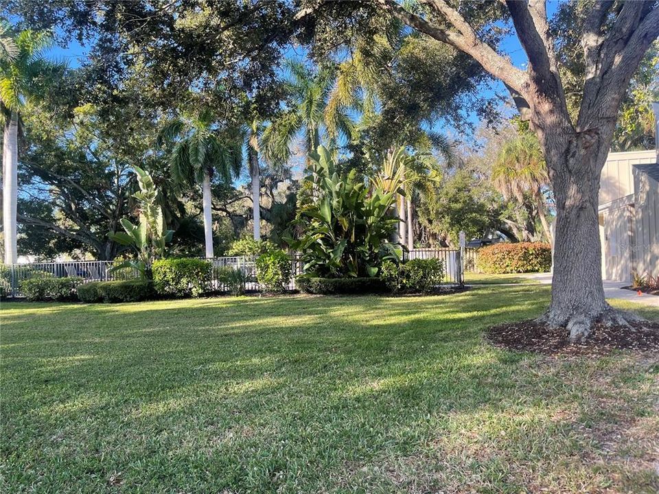 For Sale: $219,500 (2 beds, 2 baths, 982 Square Feet)