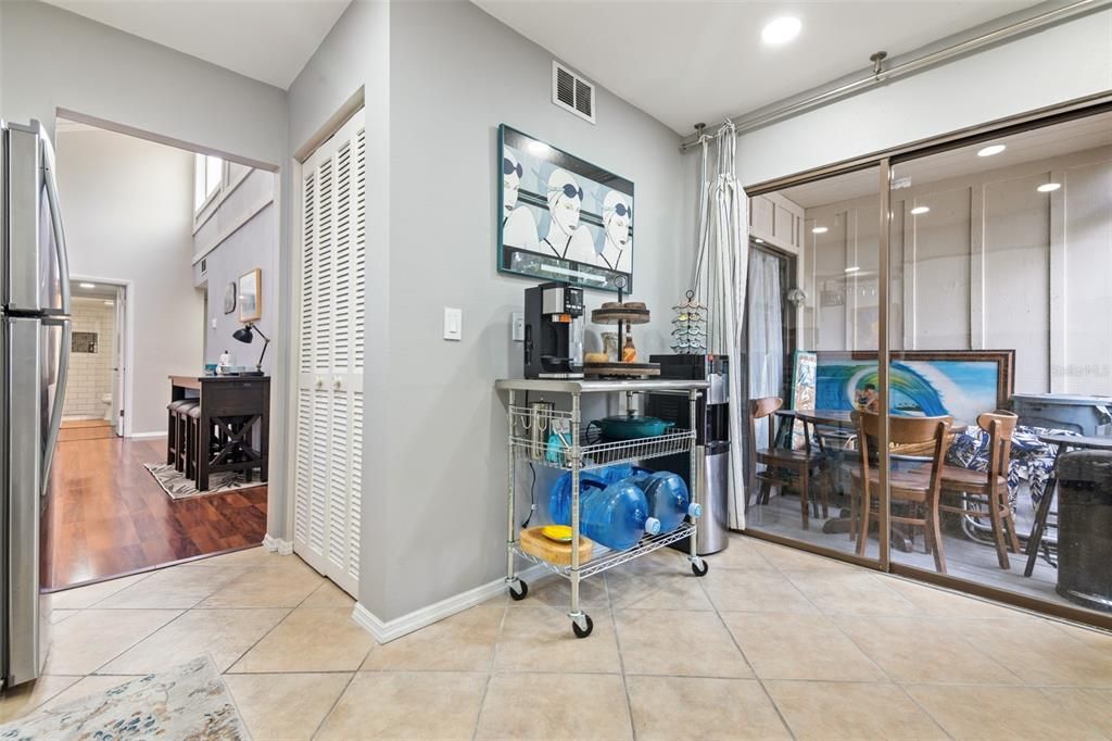 For Sale: $219,500 (2 beds, 2 baths, 982 Square Feet)