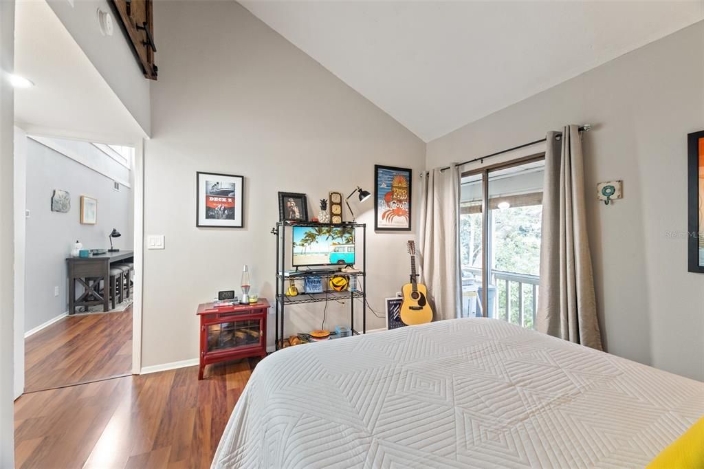 For Sale: $219,500 (2 beds, 2 baths, 982 Square Feet)