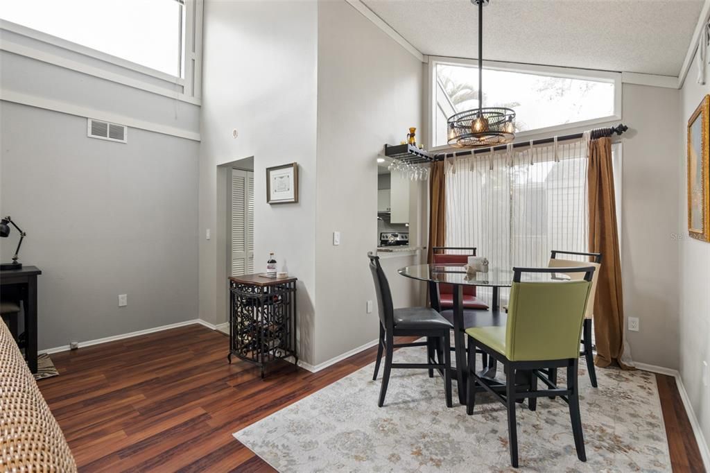 For Sale: $219,500 (2 beds, 2 baths, 982 Square Feet)