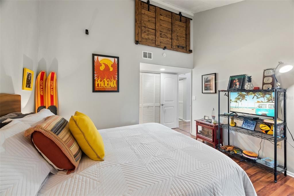 For Sale: $219,500 (2 beds, 2 baths, 982 Square Feet)