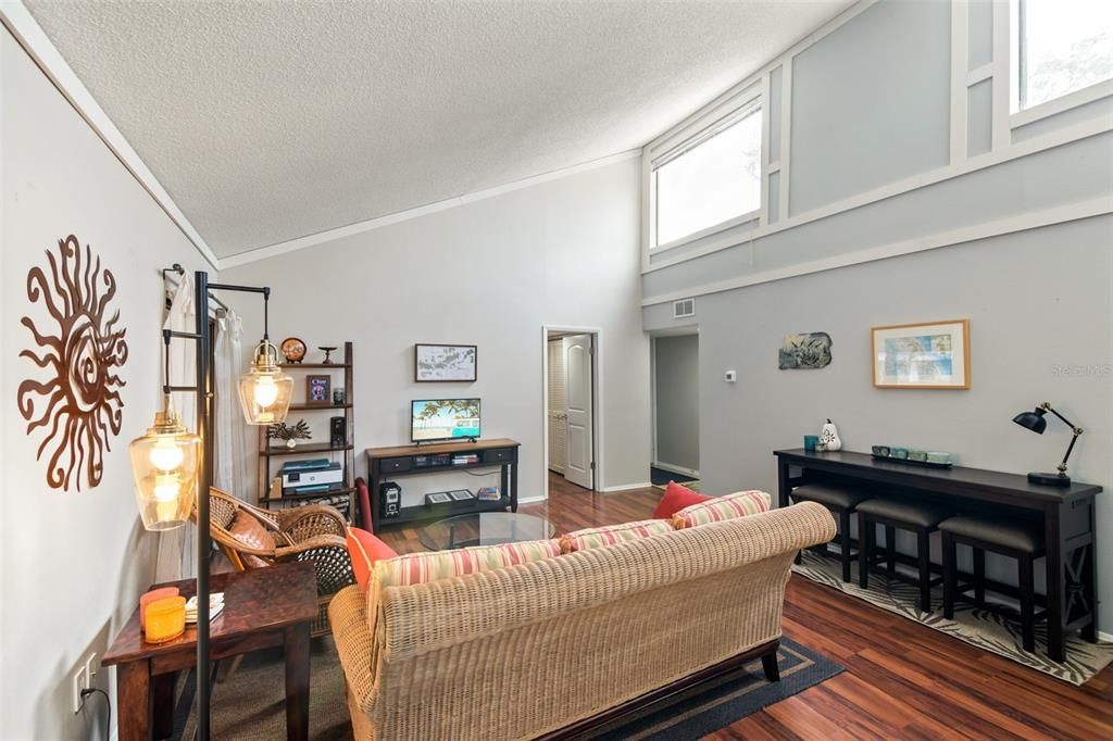 For Sale: $219,500 (2 beds, 2 baths, 982 Square Feet)