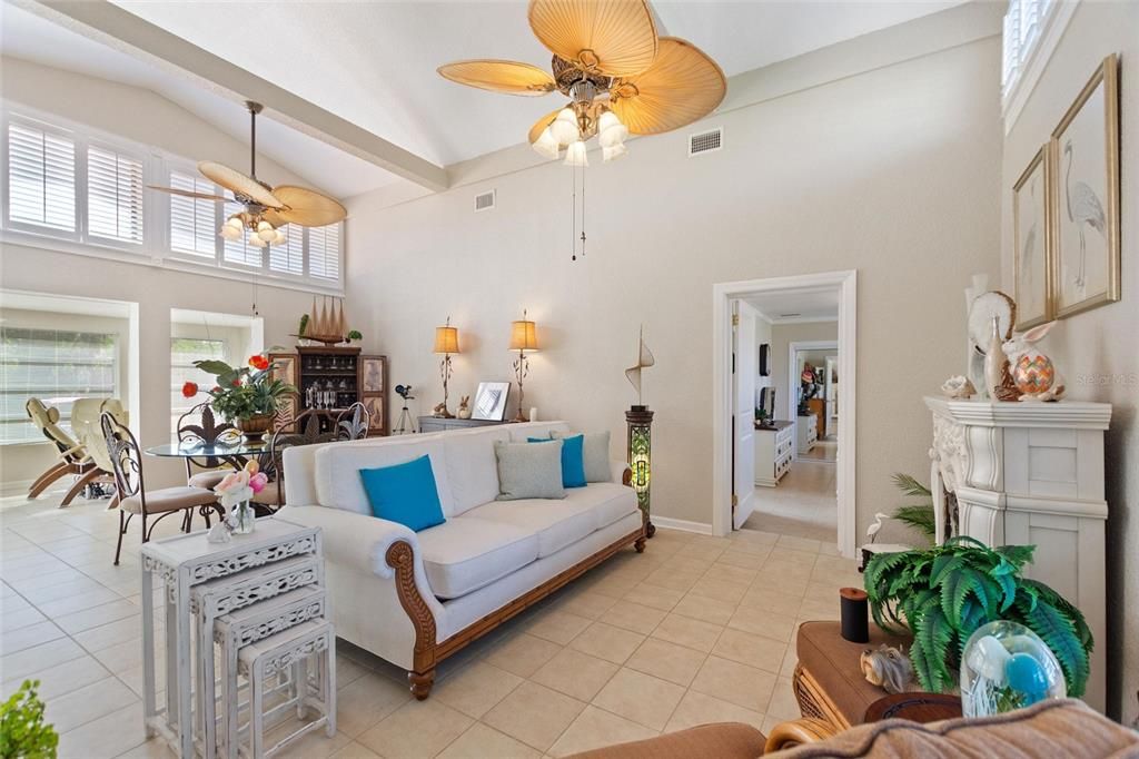 На продажу: $475,000 (3 спален, 3 ванн, 2041 Квадратных фут)