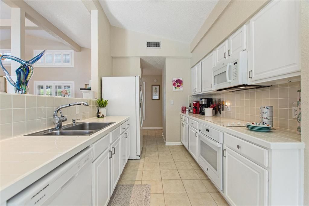 На продажу: $475,000 (3 спален, 3 ванн, 2041 Квадратных фут)