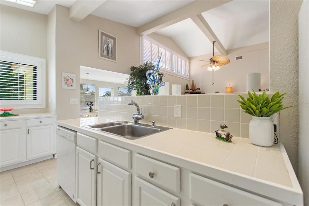 На продажу: $475,000 (3 спален, 3 ванн, 2041 Квадратных фут)