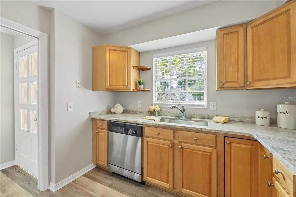 For Sale: $225,000 (2 beds, 1 baths, 1022 Square Feet)