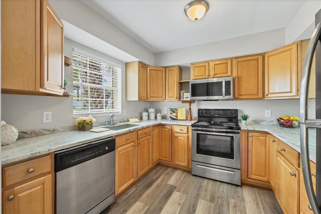 For Sale: $225,000 (2 beds, 1 baths, 1022 Square Feet)