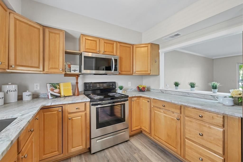 For Sale: $225,000 (2 beds, 1 baths, 1022 Square Feet)