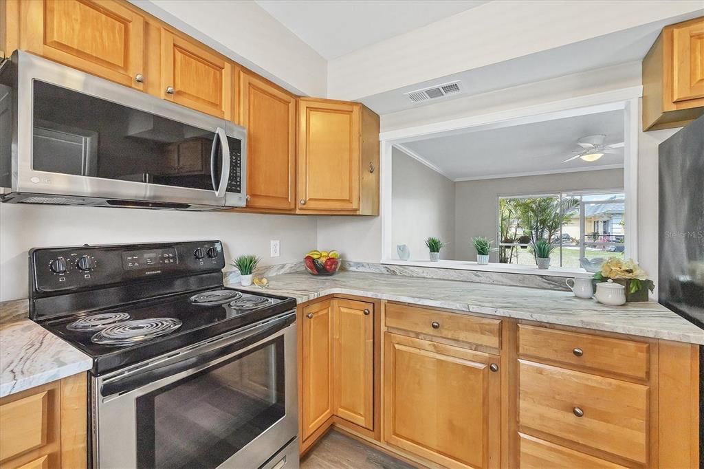 For Sale: $225,000 (2 beds, 1 baths, 1022 Square Feet)