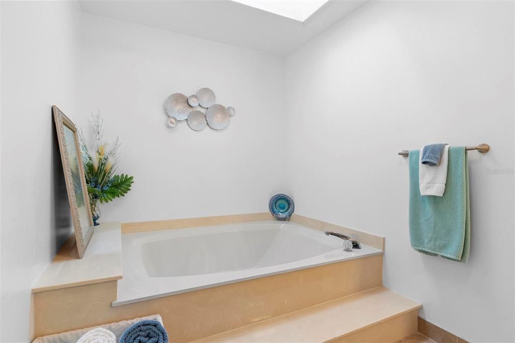 En Venta: $460,000 (3 camas, 2 baños, 2943 Pies cuadrados)