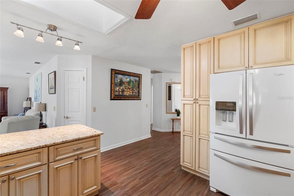 En Venta: $460,000 (3 camas, 2 baños, 2943 Pies cuadrados)