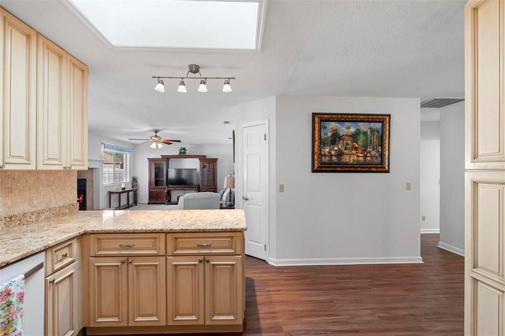 En Venta: $460,000 (3 camas, 2 baños, 2943 Pies cuadrados)