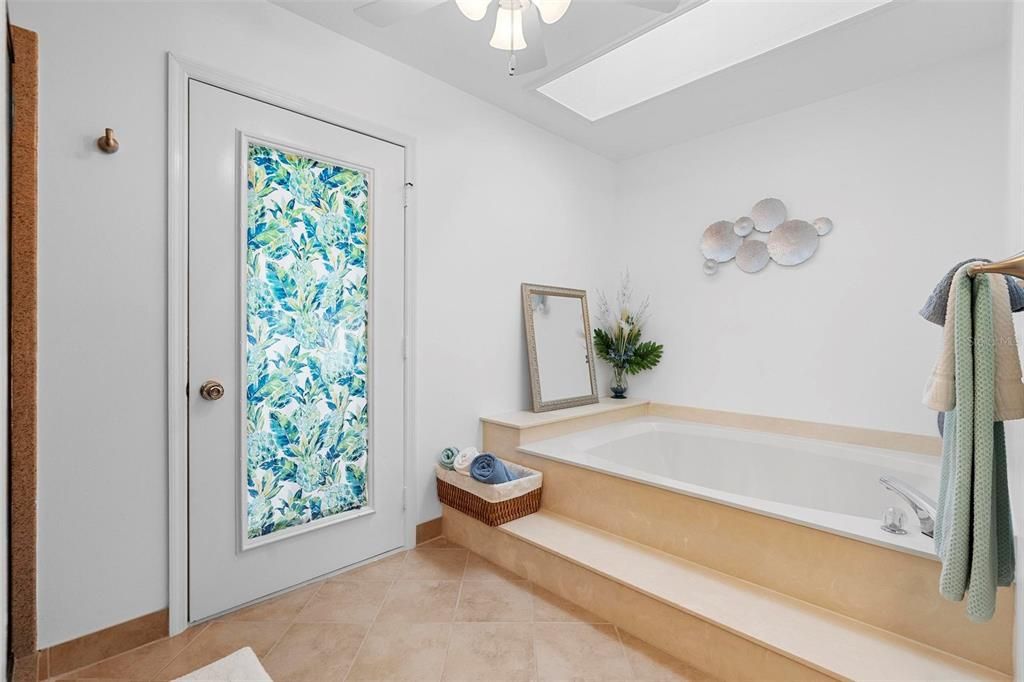 En Venta: $460,000 (3 camas, 2 baños, 2943 Pies cuadrados)