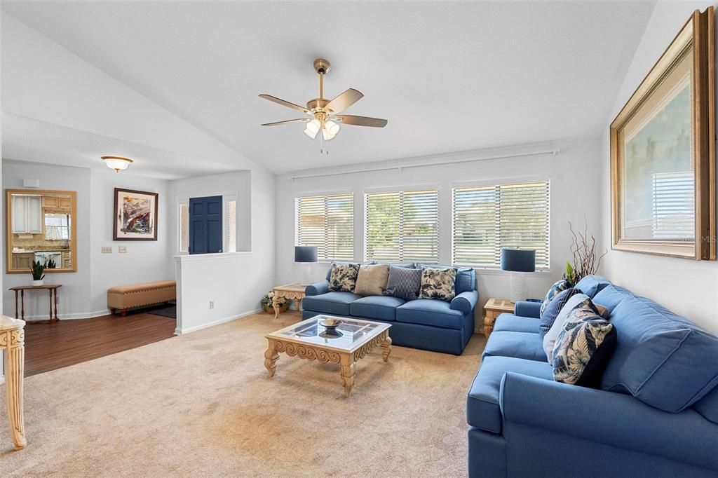 En Venta: $460,000 (3 camas, 2 baños, 2943 Pies cuadrados)