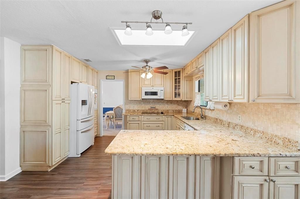 En Venta: $460,000 (3 camas, 2 baños, 2943 Pies cuadrados)