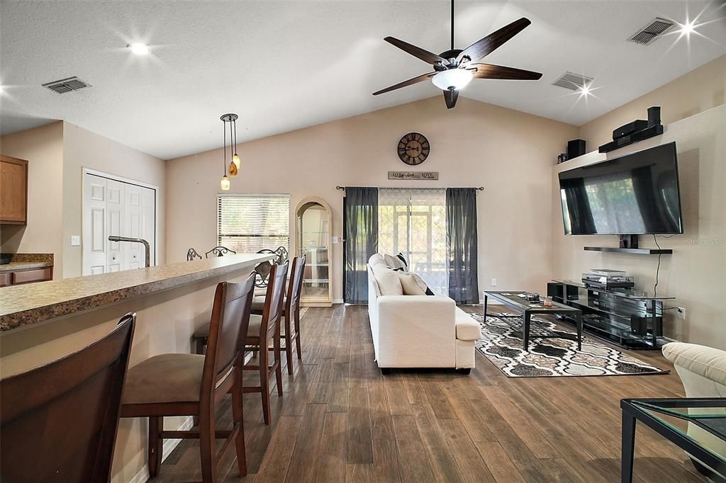 待售: $319,000 (4 贝兹, 2 浴室, 1772 平方英尺)