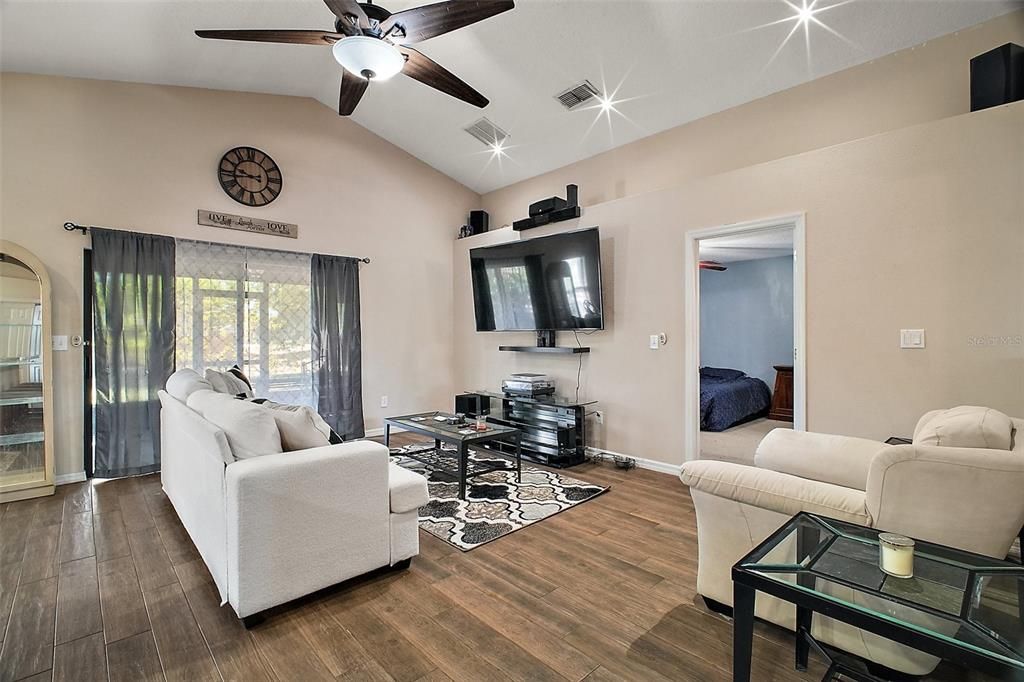 待售: $319,000 (4 贝兹, 2 浴室, 1772 平方英尺)