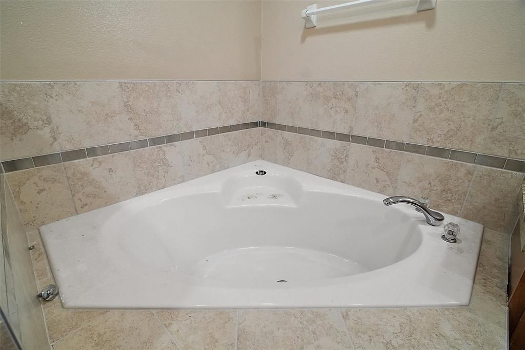 待售: $319,000 (4 贝兹, 2 浴室, 1772 平方英尺)