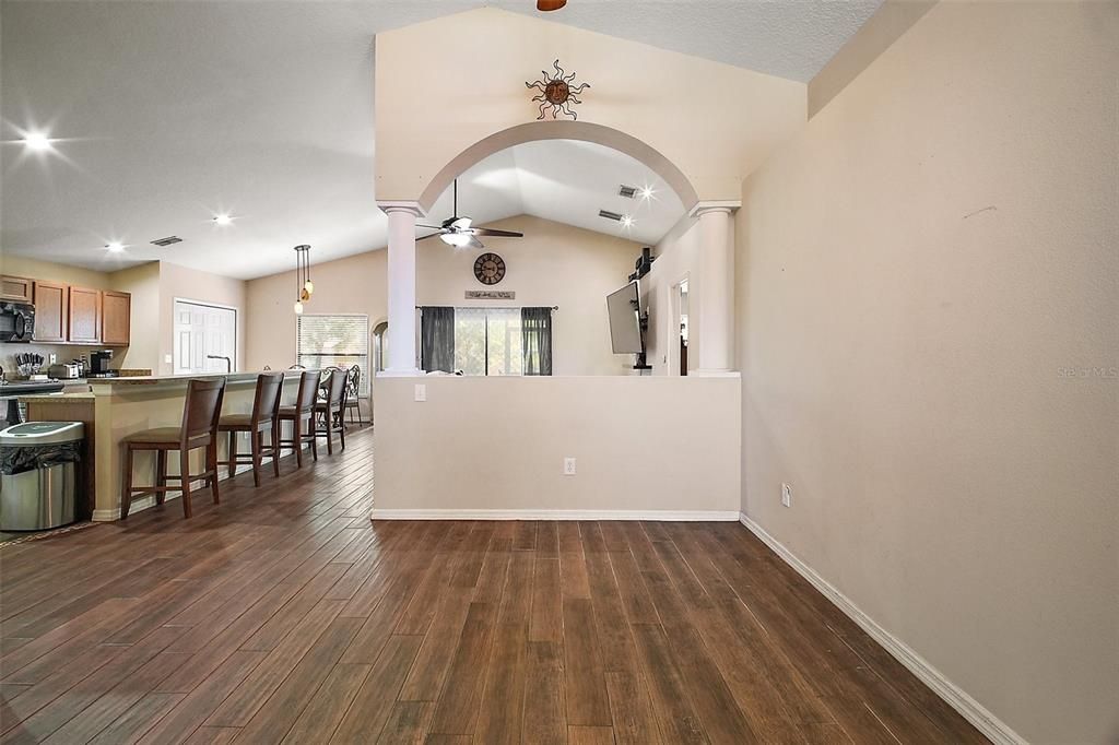 待售: $319,000 (4 贝兹, 2 浴室, 1772 平方英尺)