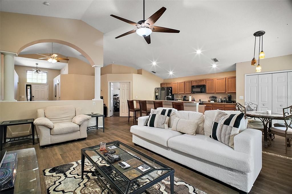 待售: $319,000 (4 贝兹, 2 浴室, 1772 平方英尺)