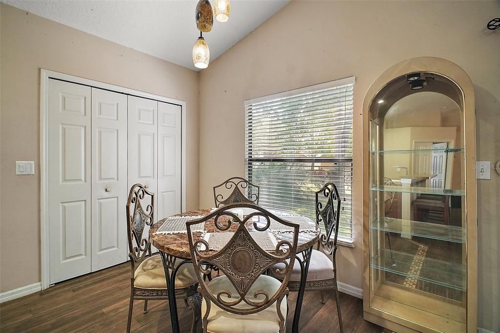 待售: $319,000 (4 贝兹, 2 浴室, 1772 平方英尺)