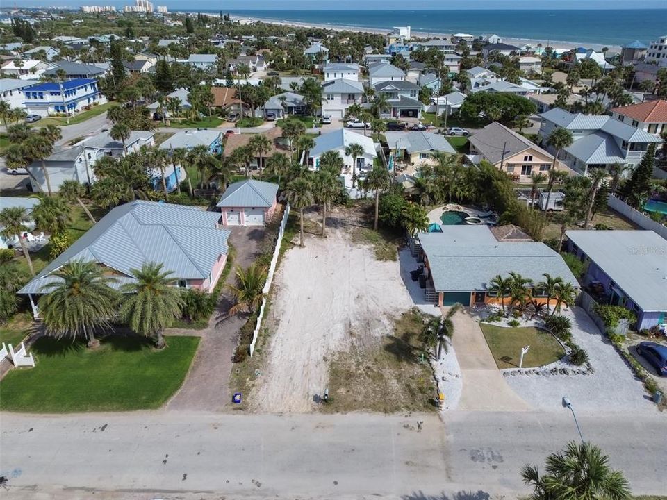 待售: $700,000 (0.14 acres)