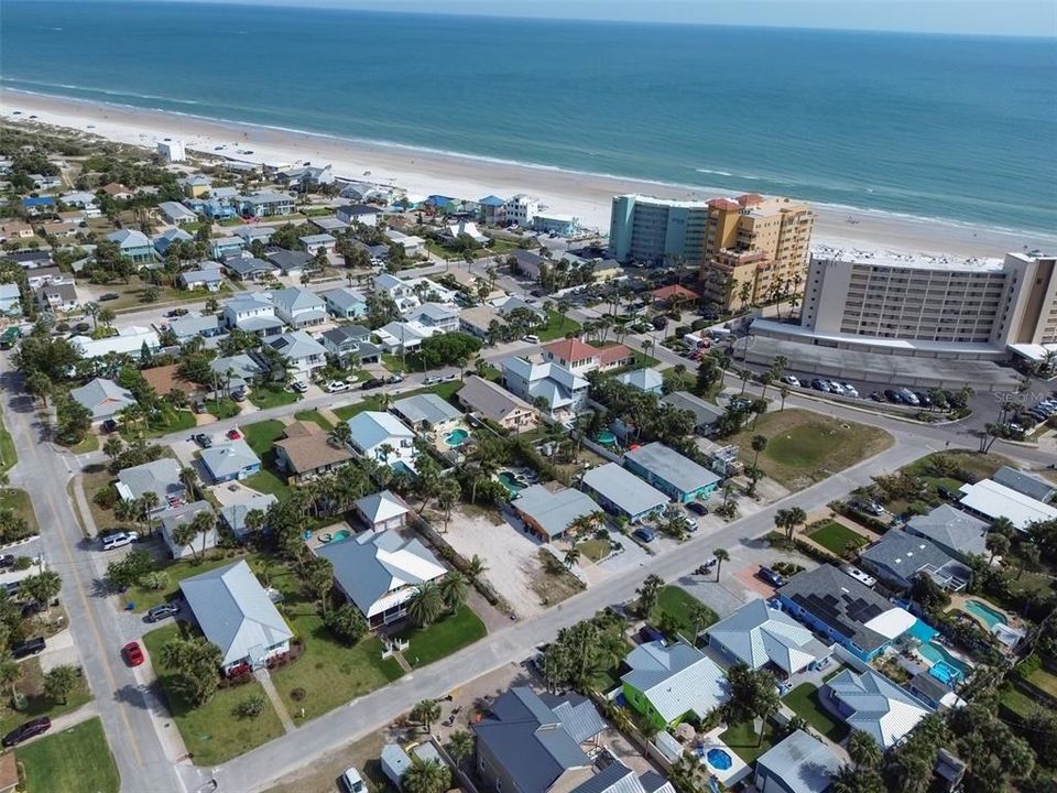 待售: $700,000 (0.14 acres)