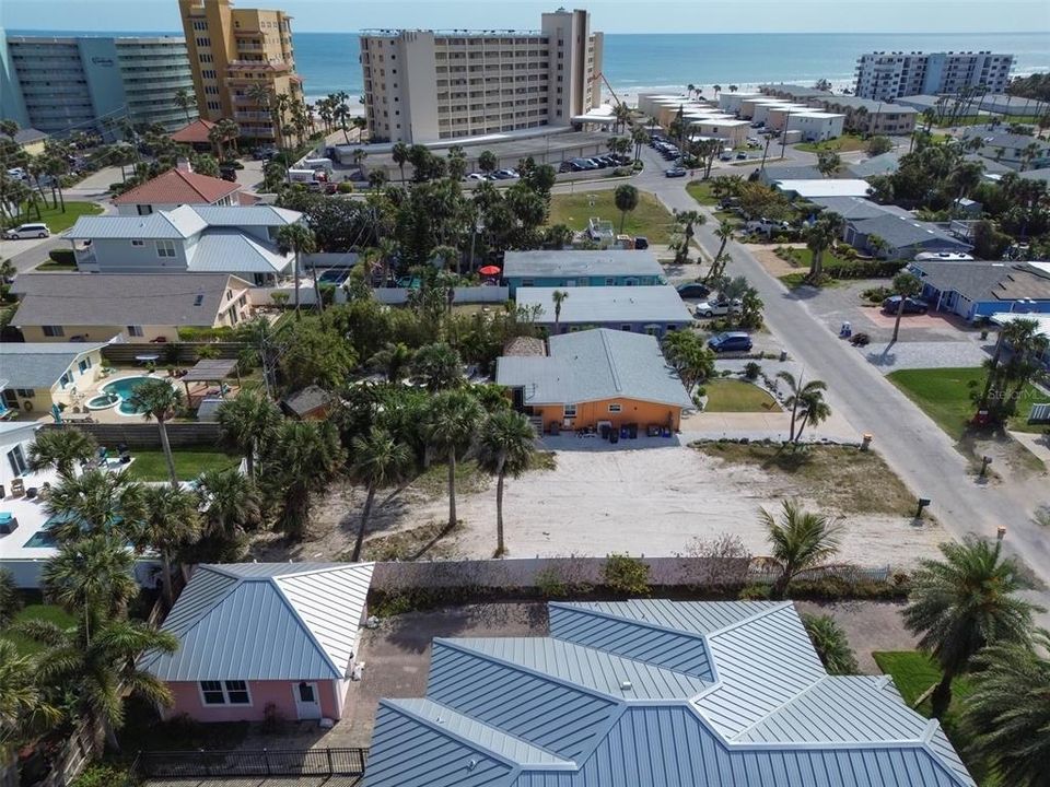 待售: $700,000 (0.14 acres)