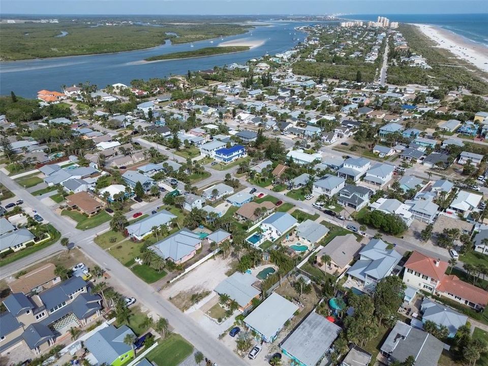 待售: $700,000 (0.14 acres)