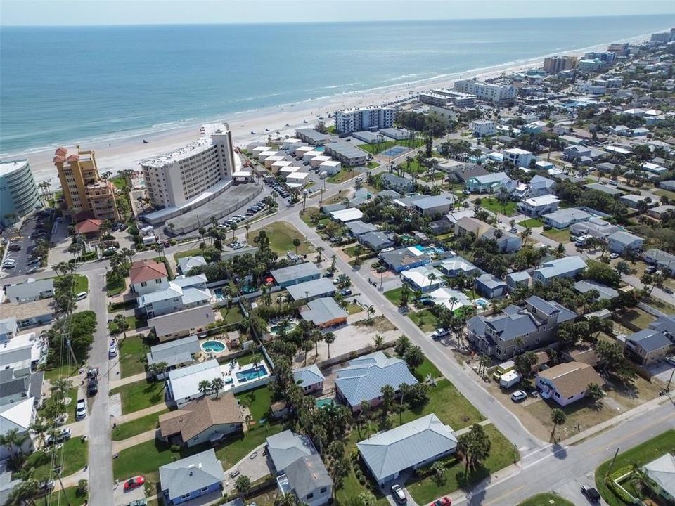 待售: $700,000 (0.14 acres)