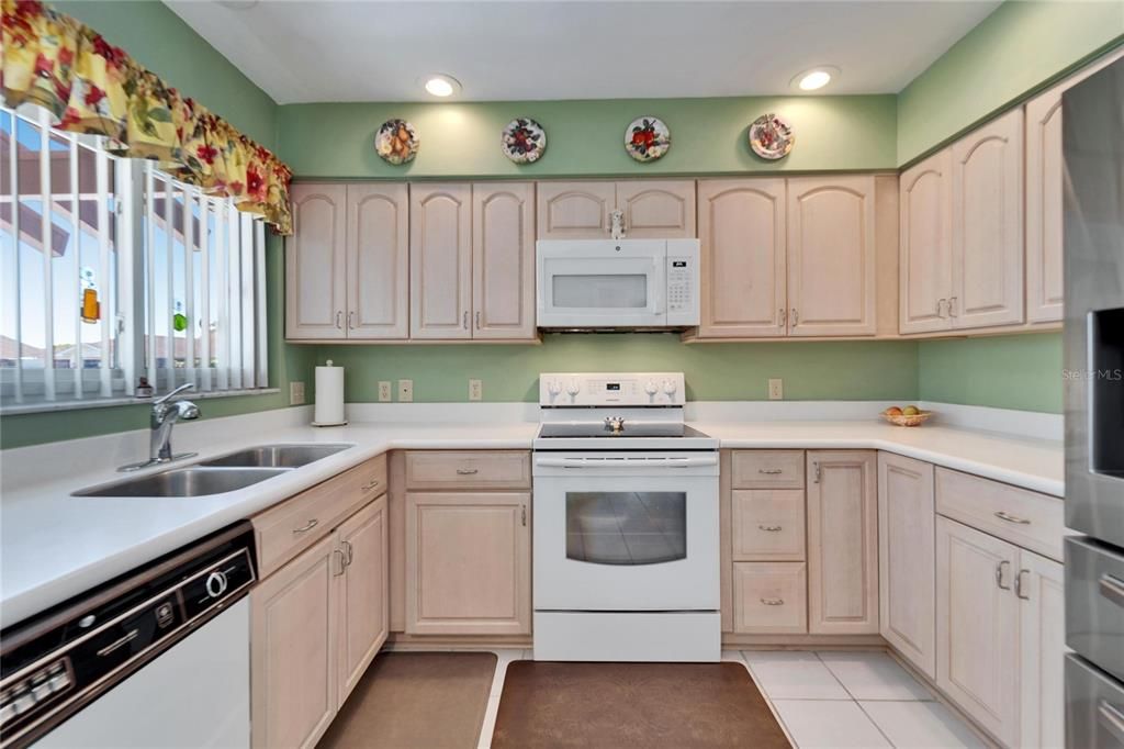 For Sale: $349,900 (3 beds, 2 baths, 2635 Square Feet)