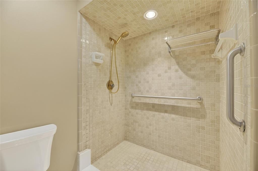 For Sale: $349,900 (3 beds, 2 baths, 2635 Square Feet)