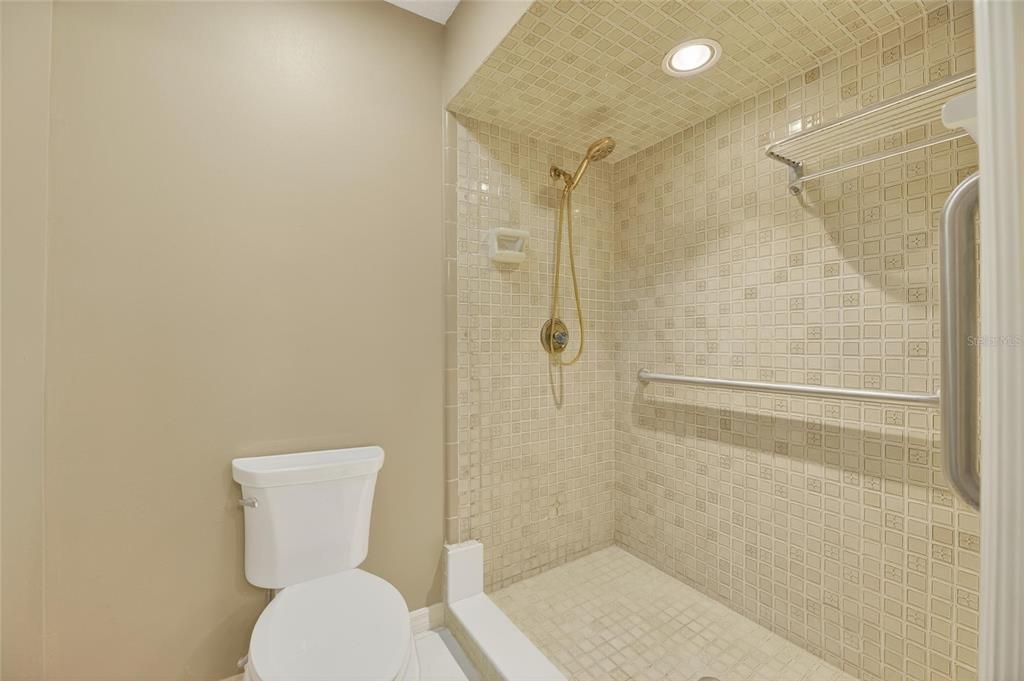 For Sale: $349,900 (3 beds, 2 baths, 2635 Square Feet)