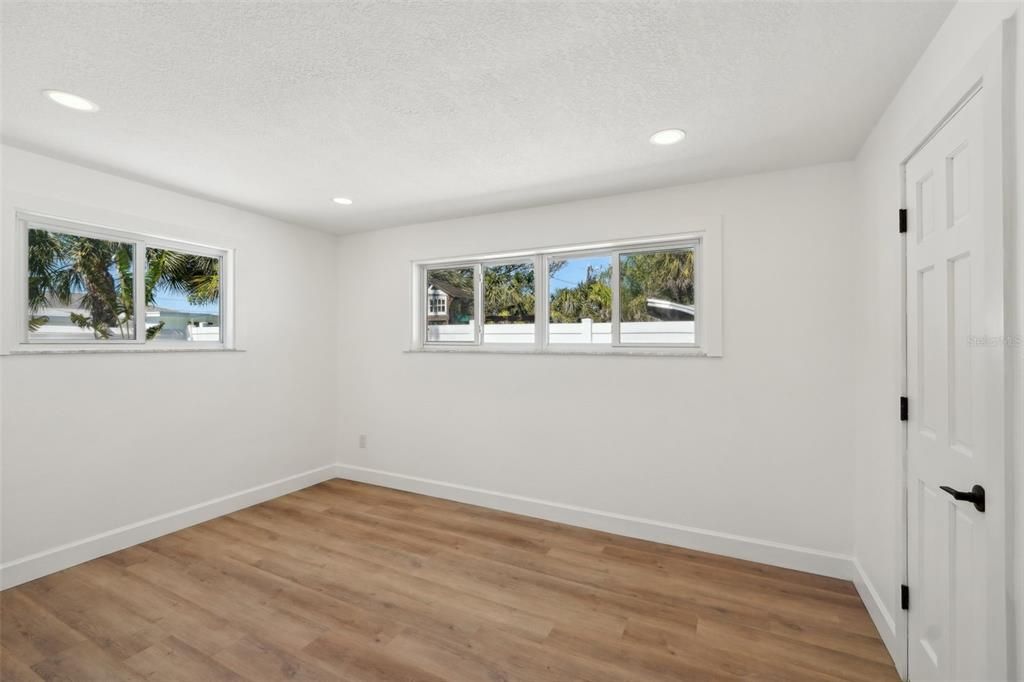 待售: $1,050,000 (4 贝兹, 2 浴室, 1815 平方英尺)