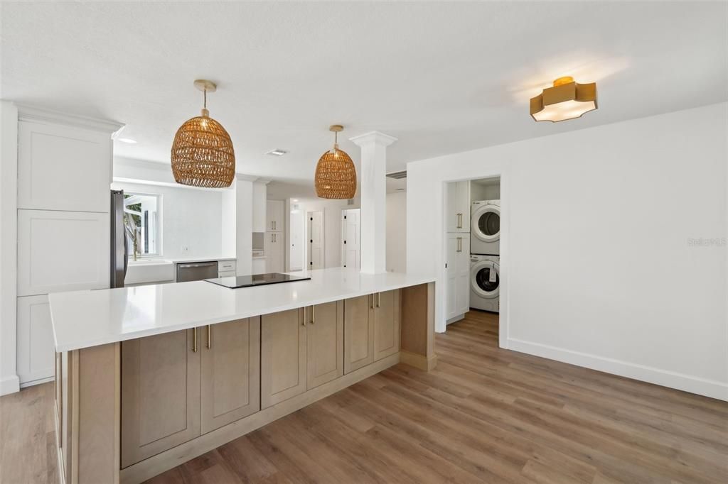 待售: $1,050,000 (4 贝兹, 2 浴室, 1815 平方英尺)